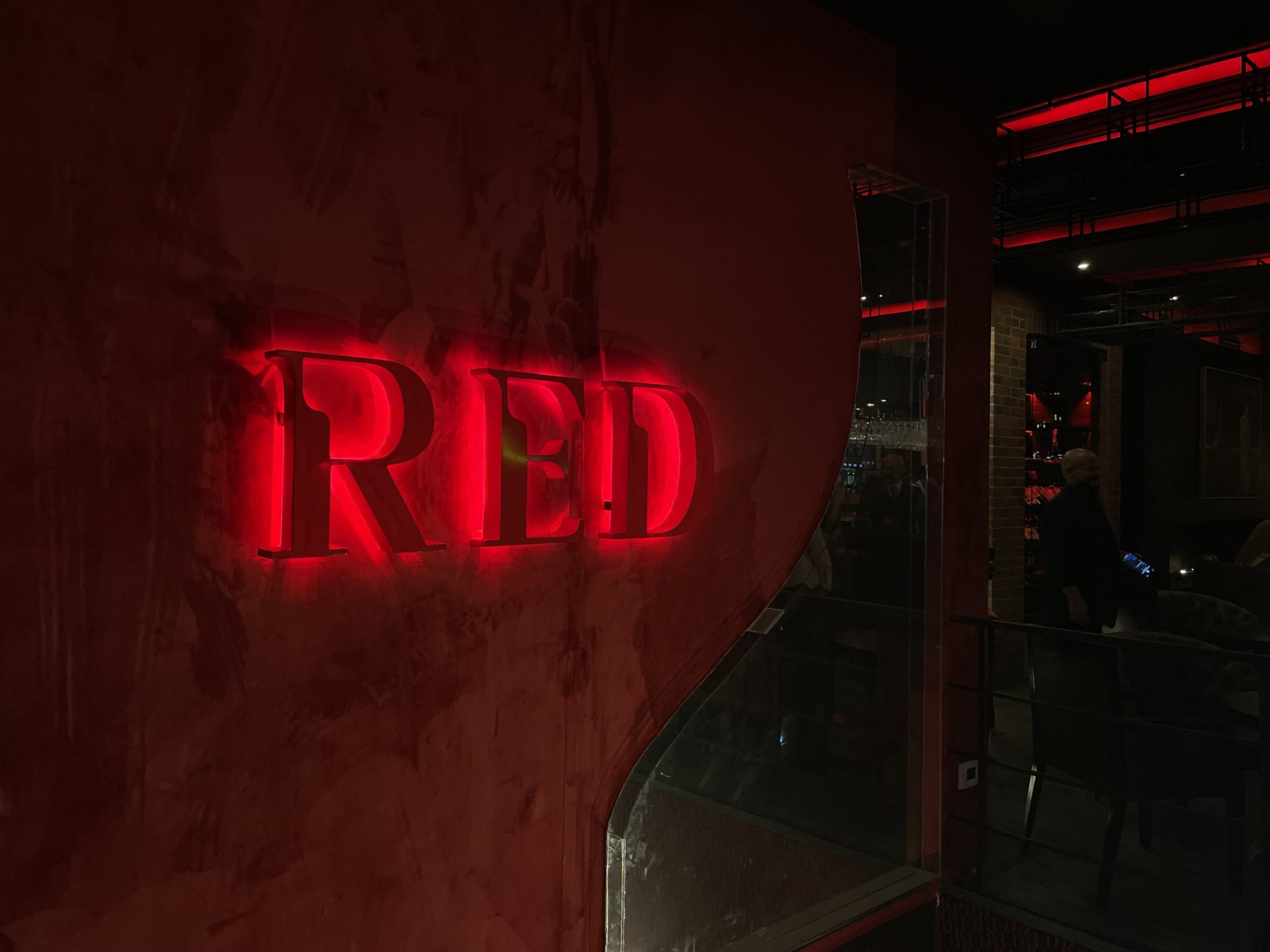 ¿Eres amante del vino? Tienes que conocer RED Wine Bar