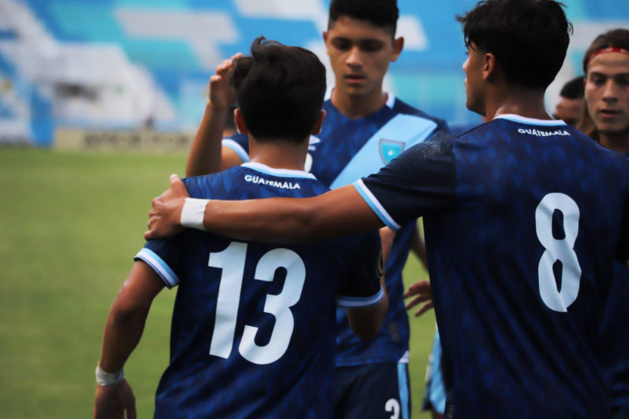 Selección Sub-20 de Guatemala celebra