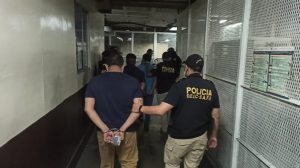Guatemaltecos retornados, detenidos por contar con orden de aprehensión