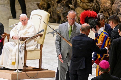 Un guardia suizo se desmaya en audiencia del papa Francisco